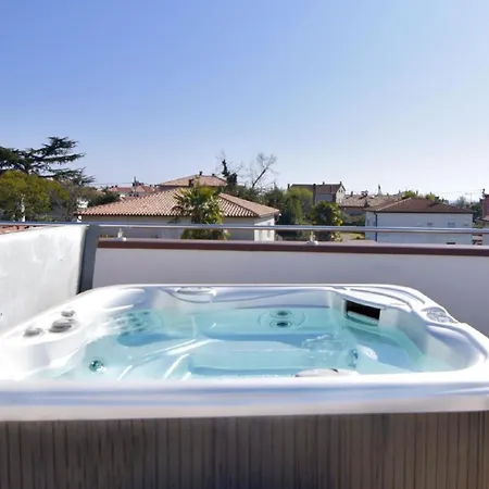 Alpa 5 Mit Gemeinsamem Whirlpool, Nahe Dem Meer *